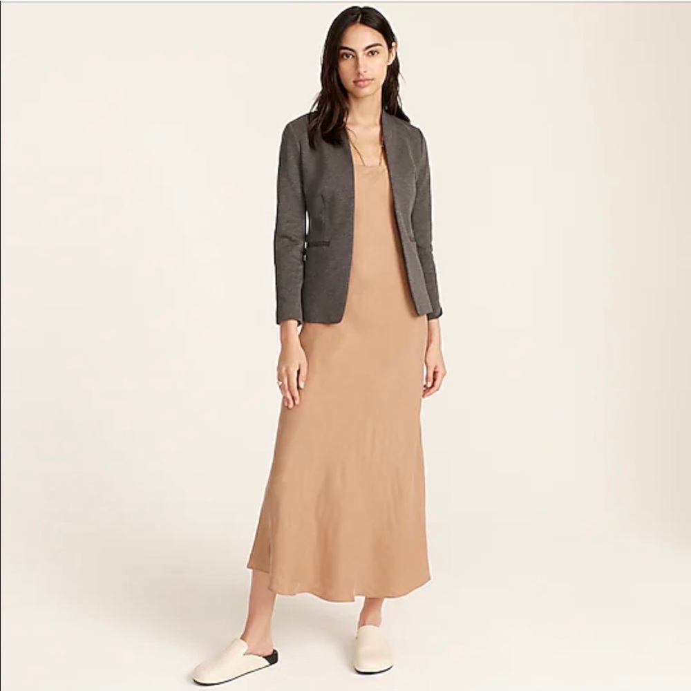 J.Crew 365 Going-out blazer in stretch twill. Color heather dove. Size 2 petite.